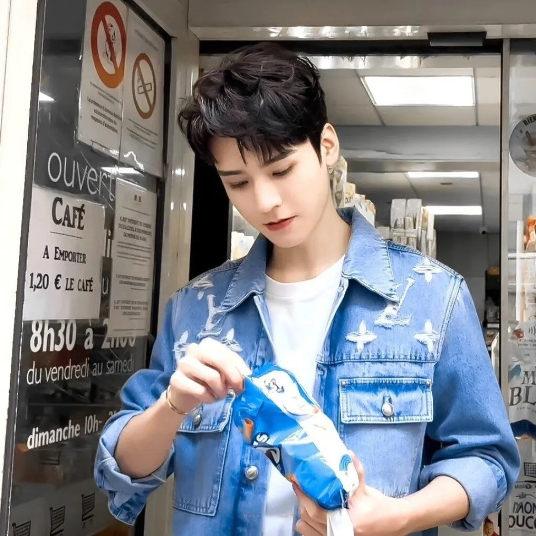 Louis Vuitton/Louis Vuitton washed ripped denim jacket